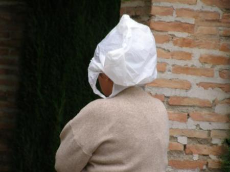 Coping with unexpected rain - a French visitor improvises at the Alhambra