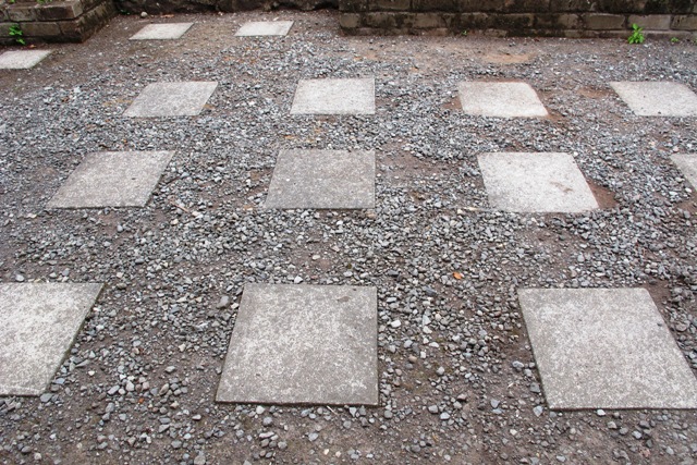 The chequer board approach (in need of a gravel top up) 