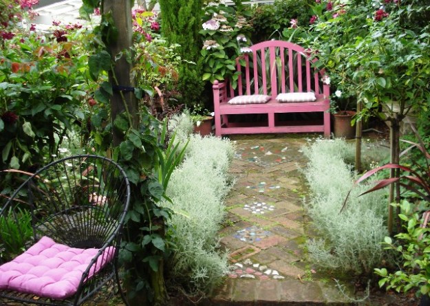 A touch of formality, careful colour choices and paving instead of lawn in a tiny back garden area
