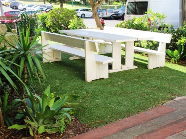 Synthetic grass has come a long way in recent years and can look surprisingly like the real thing. In a few circumstances, it may even be a better option. 