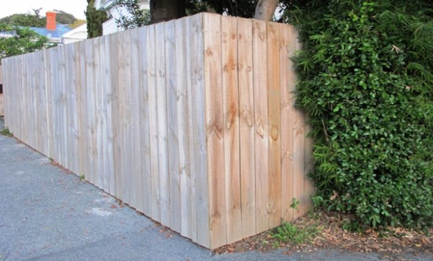 The brutality of the utility wooden fence